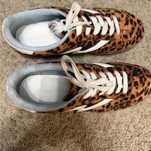 Madden Girl Leopard Gia Sneakers
Size 9
Good used condition